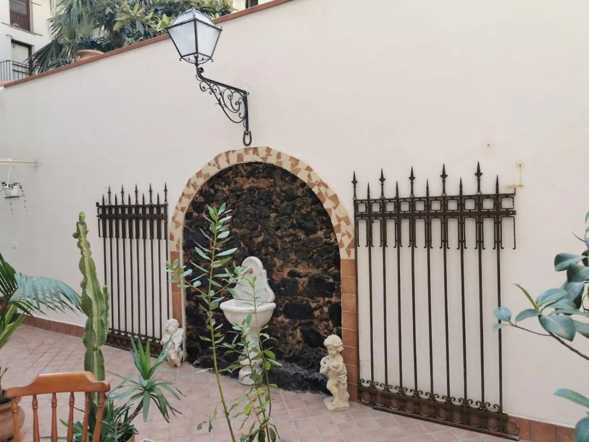 カターニア A Casa Di Amedeo Bed & Breakfast